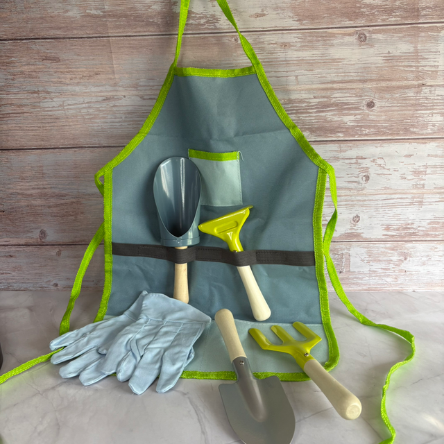Mess-Free Gardening Fun – Kids’ Apron & Tool Set for Outdoor Adventures